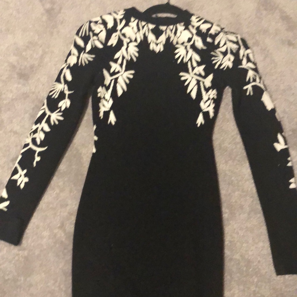 Black long sleeve dress - Picture 2 of 3